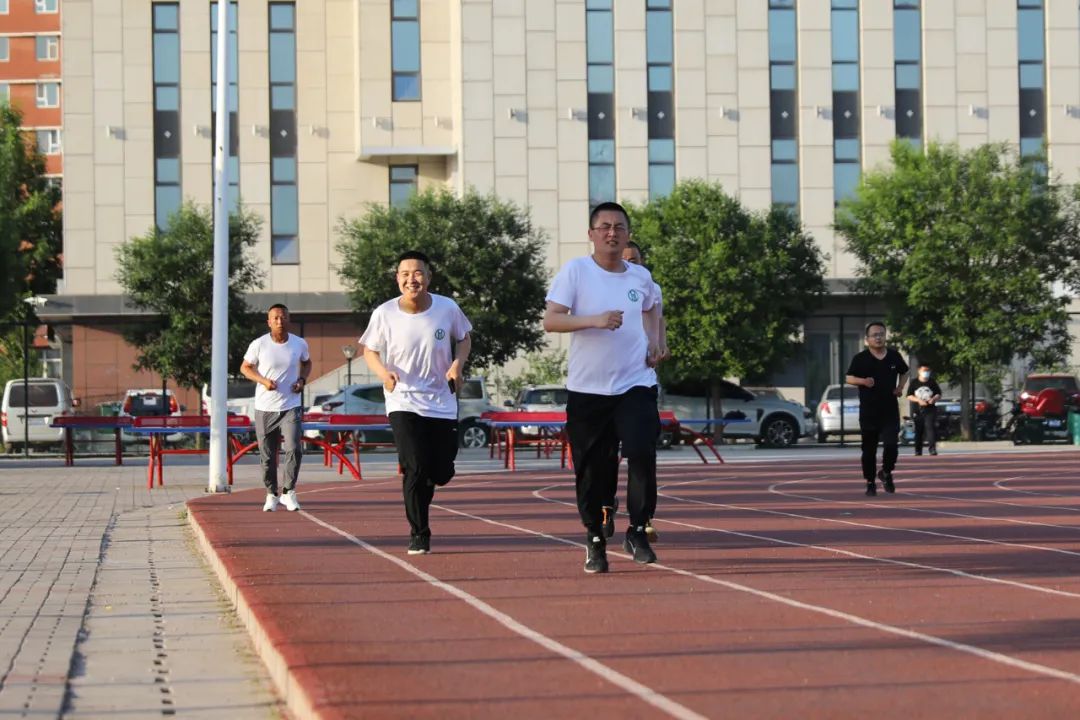 把运动当成习惯 让阳光住进心里